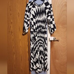 Elegant Black and White Long Sleeve Dress